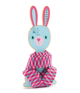 Illustratrice et designer produit, pour Djeco
Cliquer, 1 autre photo à consulter.
Jeu de l'élastique pour les 6-10 ans.